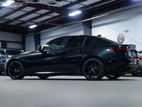 Used 2020 Alfa Romeo Giulia w/ Nero Edizione image 15