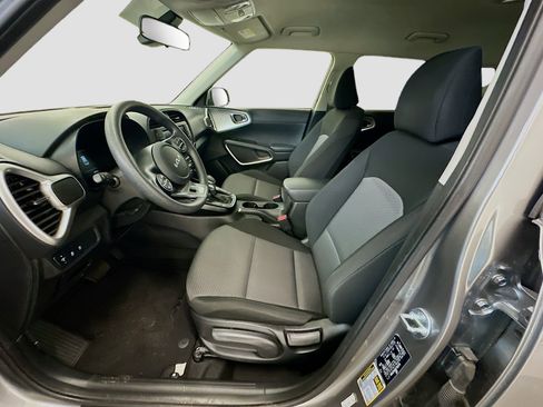 Used 2025 Kia Soul LX w/ LX Technology Package FWD image 13