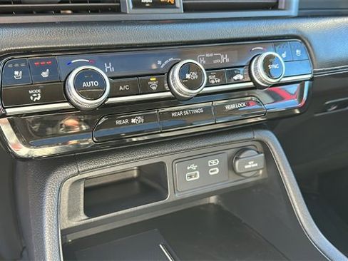 Used 2025 Honda Pilot Elite image 17