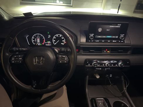 Used 2025 Honda Pilot Sport image 20