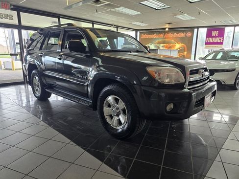 Used 2006 Toyota 4Runner SR5 AWD/4WD image 3