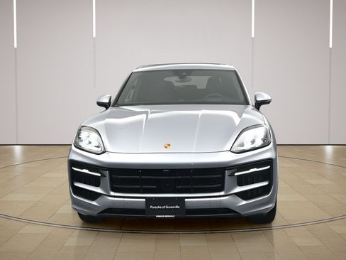 Certified 2025 Porsche Cayenne GTS AWD/4WD image 28