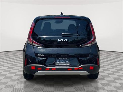 Used 2023 Kia Soul LX FWD image 5