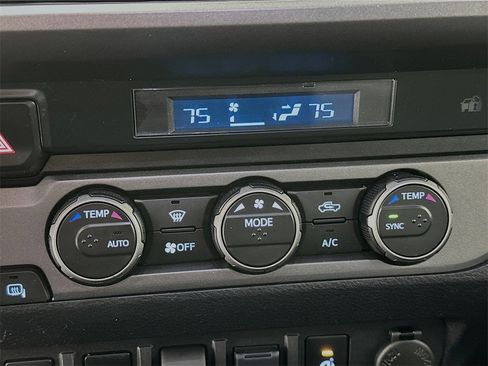 Used 2021 Toyota Tacoma TRD Off-Road image 14