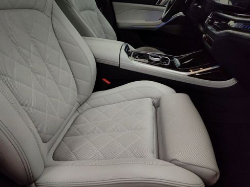 Used 2025 BMW X7 xDrive40i w/ Executive Package image 30
