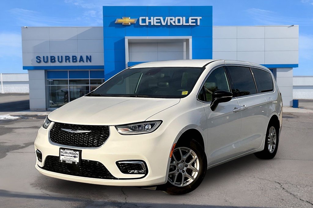 Used 2026 Chrysler Pacifica Select FWD image 1