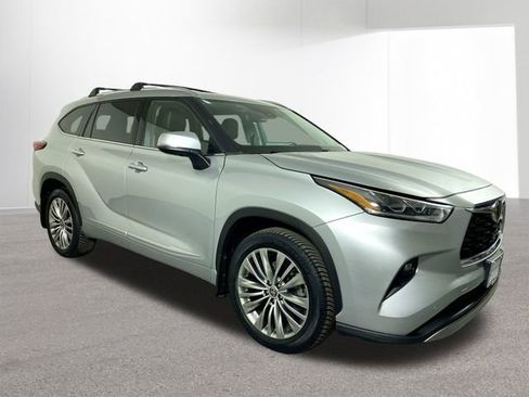 Used 2021 Toyota Highlander Platinum image 3