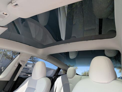 Used 2023 Tesla Model 3 Standard Range image 28