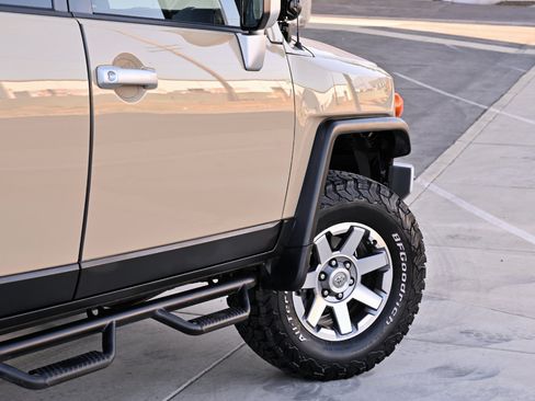Used 2014 Toyota FJ Cruiser 4WD w/ Upgrade Package image 47