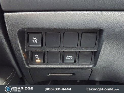 Used 2020 Nissan Pathfinder SV image 23