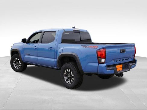 Used 2019 Toyota Tacoma TRD Off-Road AWD/4WD image 7