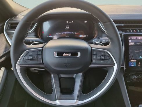 Used 2024 Jeep Grand Cherokee L Limited w/ Black Appearance Package AWD/4WD image 11