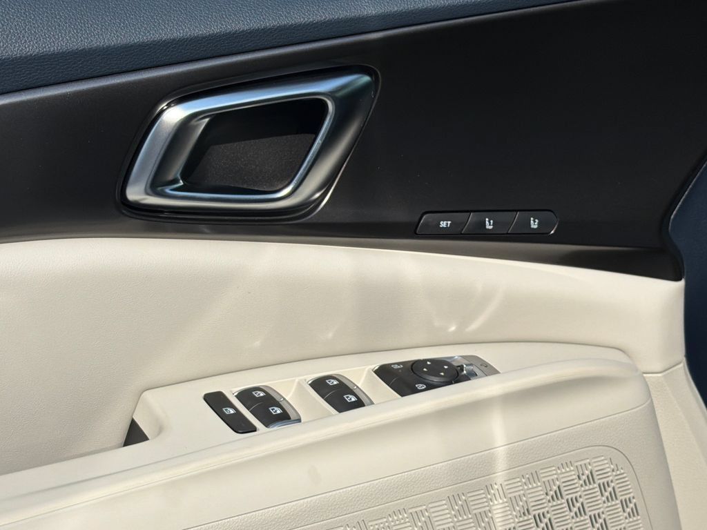 New 2027 Kia Carnival SX w/ Dark Edition Package FWD image 14