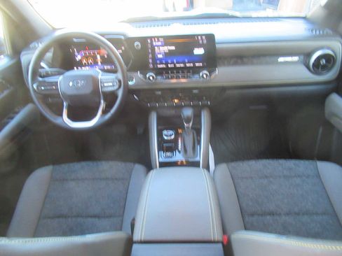 Used 2024 Chevrolet Colorado ZR2 image 47