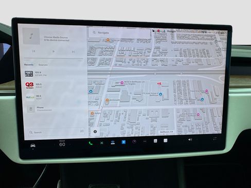 Used 2022 Tesla Model X image 9