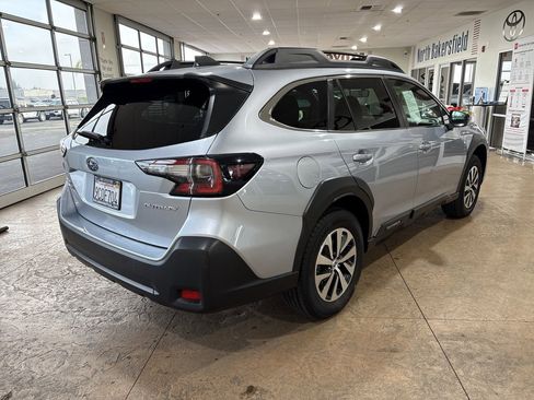 Used 2024 Subaru Outback Premium image 2