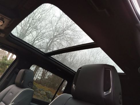 Used 2026 Cadillac Escalade ESV Sport w/ LPO, ONYX Package image 10