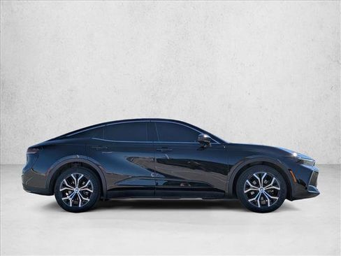 Used 2023 Toyota Crown XLE image 4