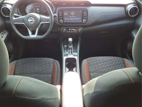 Used 2022 Nissan Kicks SR FWD image 10