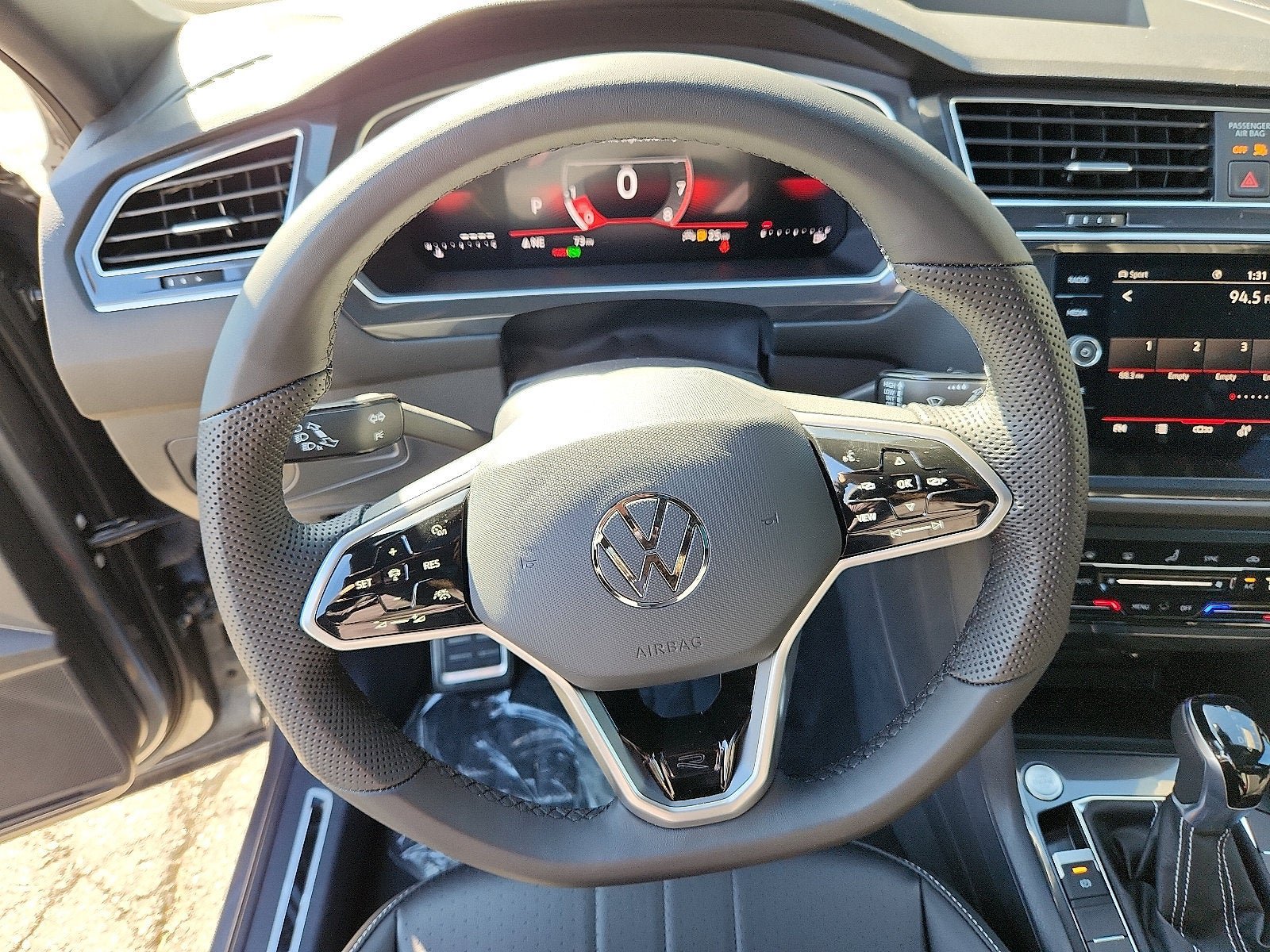 New 2024 Volkswagen Tiguan SE R-Line AWD/4WD image 16