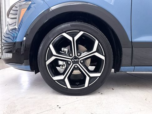 Certified 2024 Kia Niro SX Touring FWD image 15