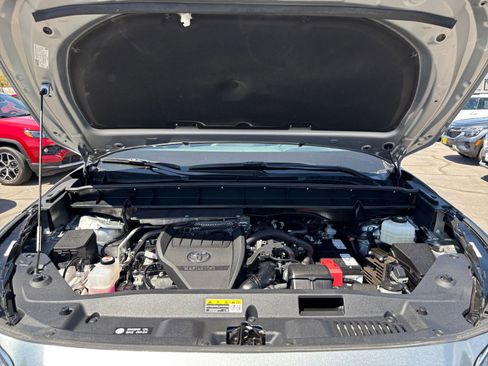 Used 2025 Toyota Highlander LE FWD image 34