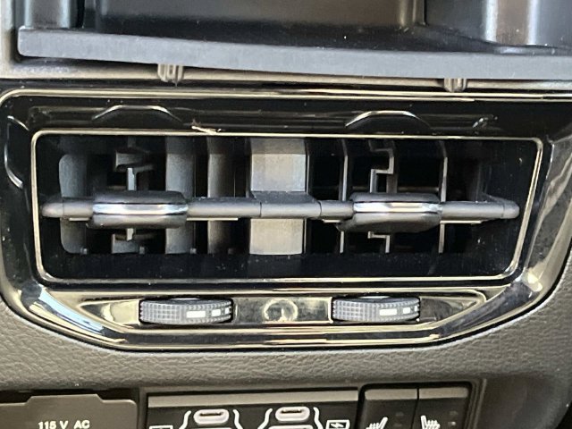 Used 2022 Jeep Grand Cherokee Overland AWD/4WD image 18