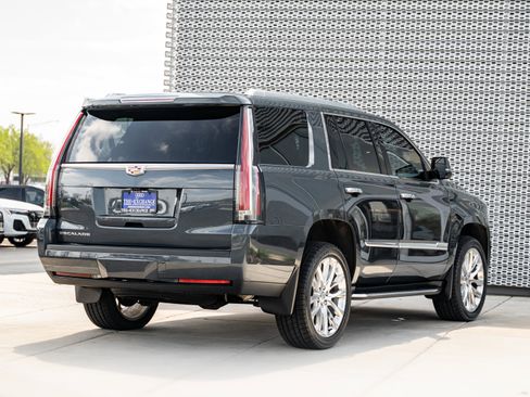 Used 2020 Cadillac Escalade Luxury AWD/4WD image 3