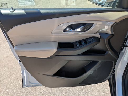 Used 2023 Chevrolet Traverse LS image 10