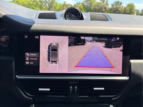 Used 2021 Porsche Cayenne GTS w/ Premium Package image 36