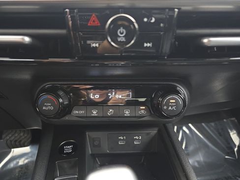 Used 2026 Nissan Kicks SV FWD image 21