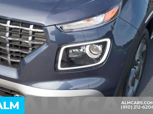 Used 2025 Hyundai Venue Limited image 11