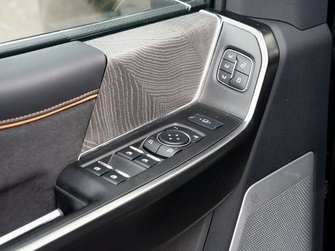 Used 2024 Ford F250 Platinum image 5