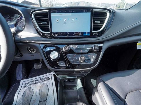 New 2026 Chrysler Pacifica Select image 20