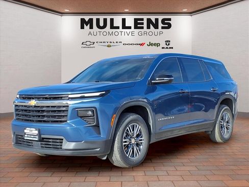 Used 2024 Chevrolet Traverse LS image 1