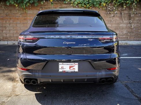 Used 2023 Porsche Cayenne Platinum Edition image 7