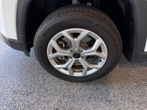 Used 2025 Jeep Compass Latitude AWD/4WD image 12
