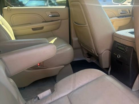 Used 2013 Cadillac Escalade ESV Premium image 26