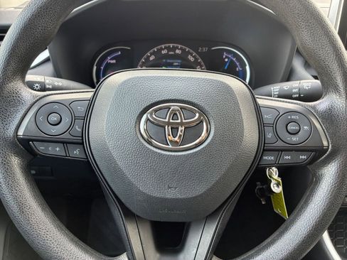 Used 2025 Toyota RAV4 LE AWD/4WD image 22