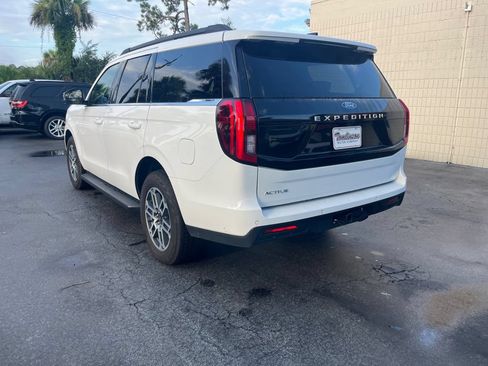 Used 2025 Ford Expedition Active AWD/4WD image 3