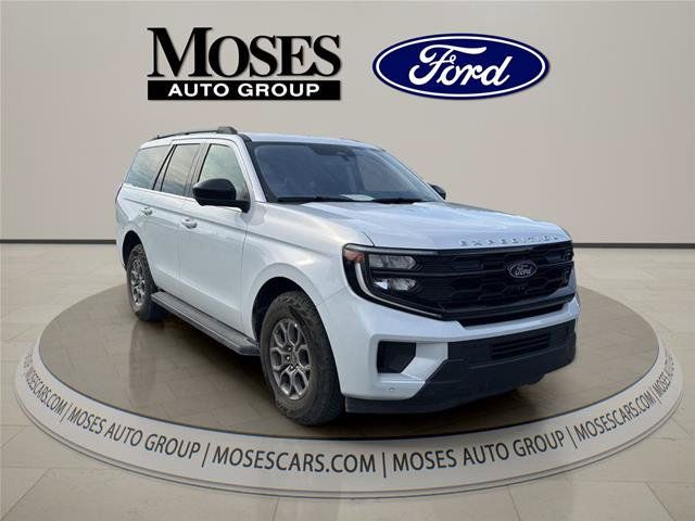 Certified 2025 Ford Expedition Active AWD/4WD image 3