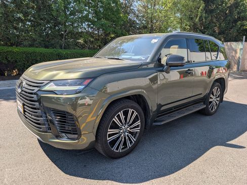 Used 2024 Lexus LX 600 4WD w/ Appearance Package image 7