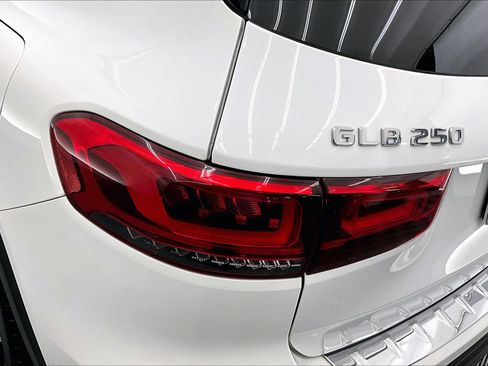 Certified 2023 Mercedes-Benz GLB 250 4MATIC image 27
