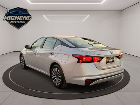 Used 2024 Nissan Altima 2.5 SV image 4