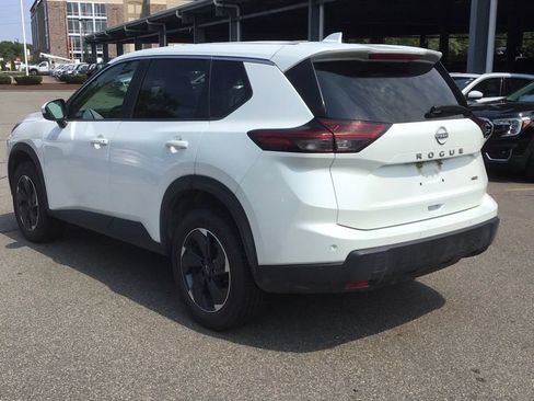 Used 2025 Nissan Rogue SV AWD/4WD image 4
