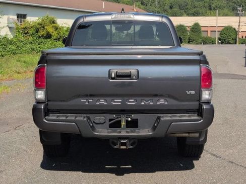 Used 2022 Toyota Tacoma TRD Sport AWD/4WD image 7