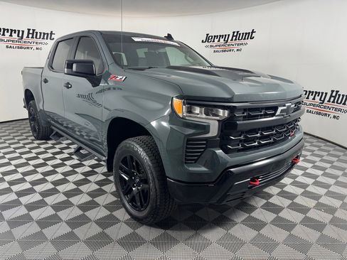 Used 2025 Chevrolet Silverado 1500 LT Trail Boss w/ Convenience Package II AWD/4WD image 4
