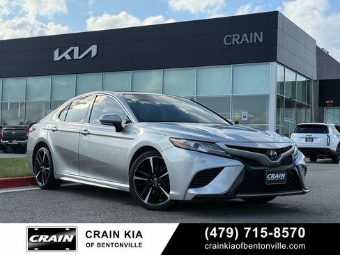 Used 2018 Toyota Camry XSE FWD image 1