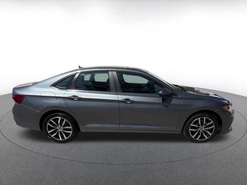 Used 2025 Volkswagen Jetta SE image 16