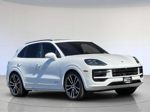 Certified 2026 Porsche Cayenne GTS AWD/4WD image 11